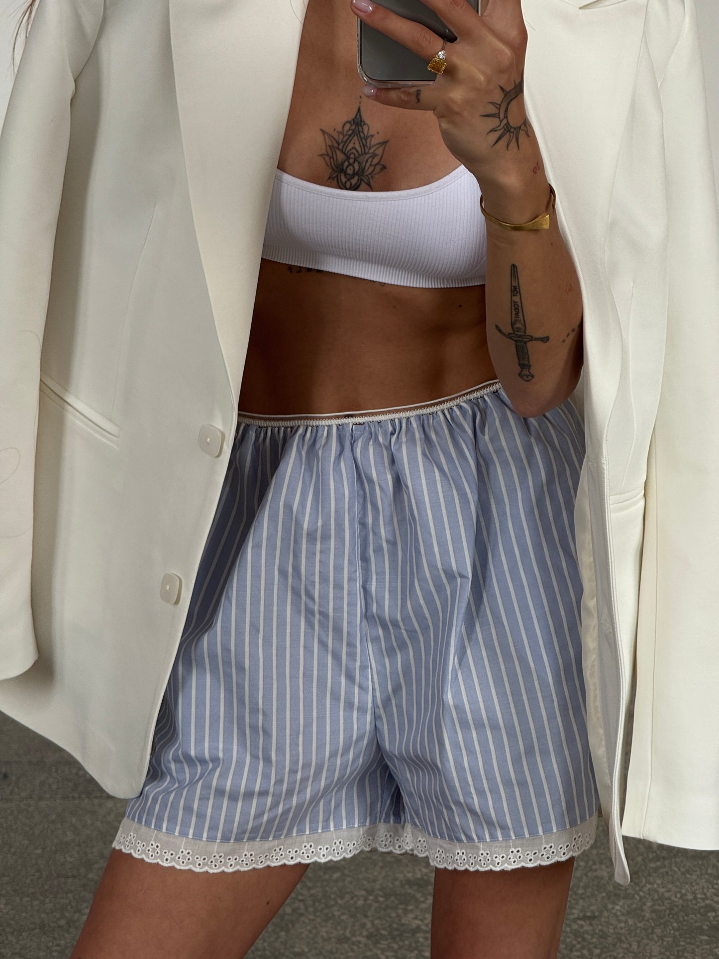 Шорти з рюшами