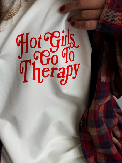 Футболка «Hot girls go to the therapy»