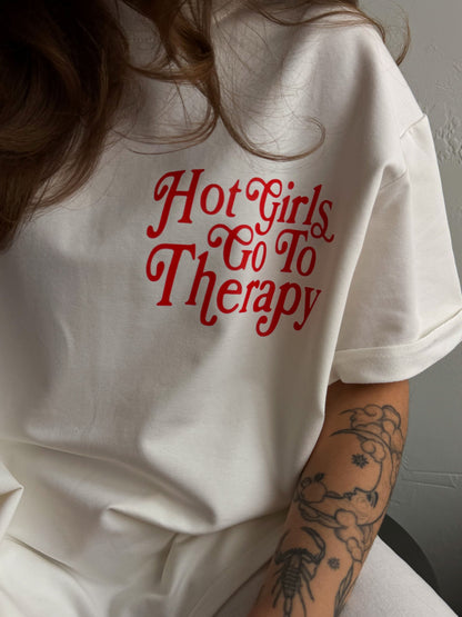Футболка «Hot girls go to the therapy»