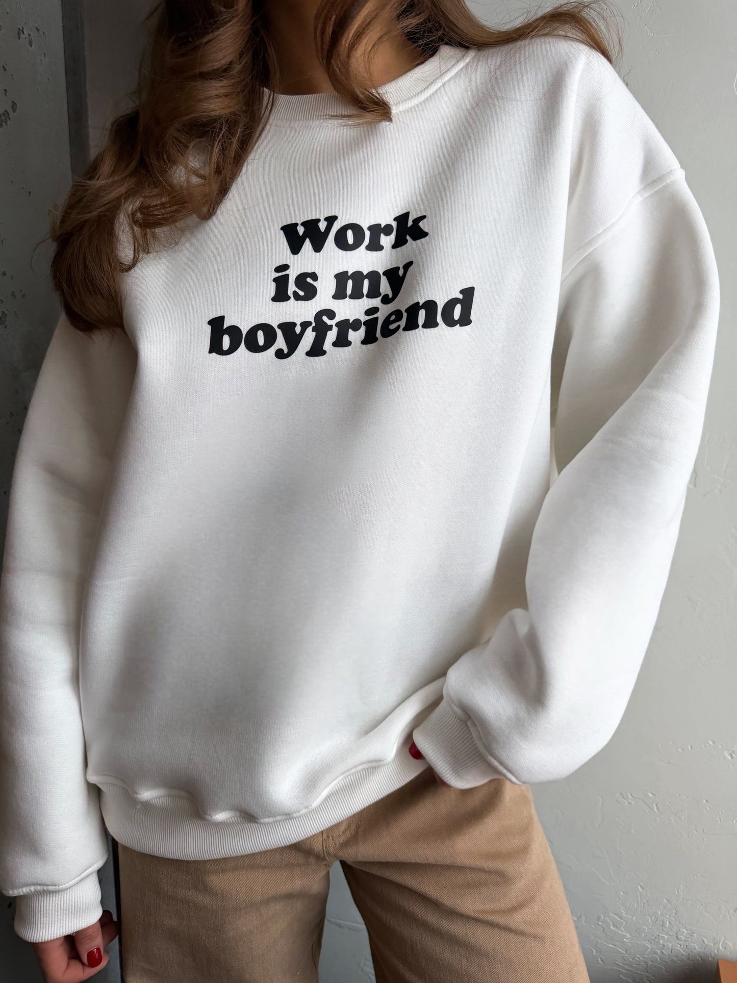 Світшот «Work is my boyfriend»