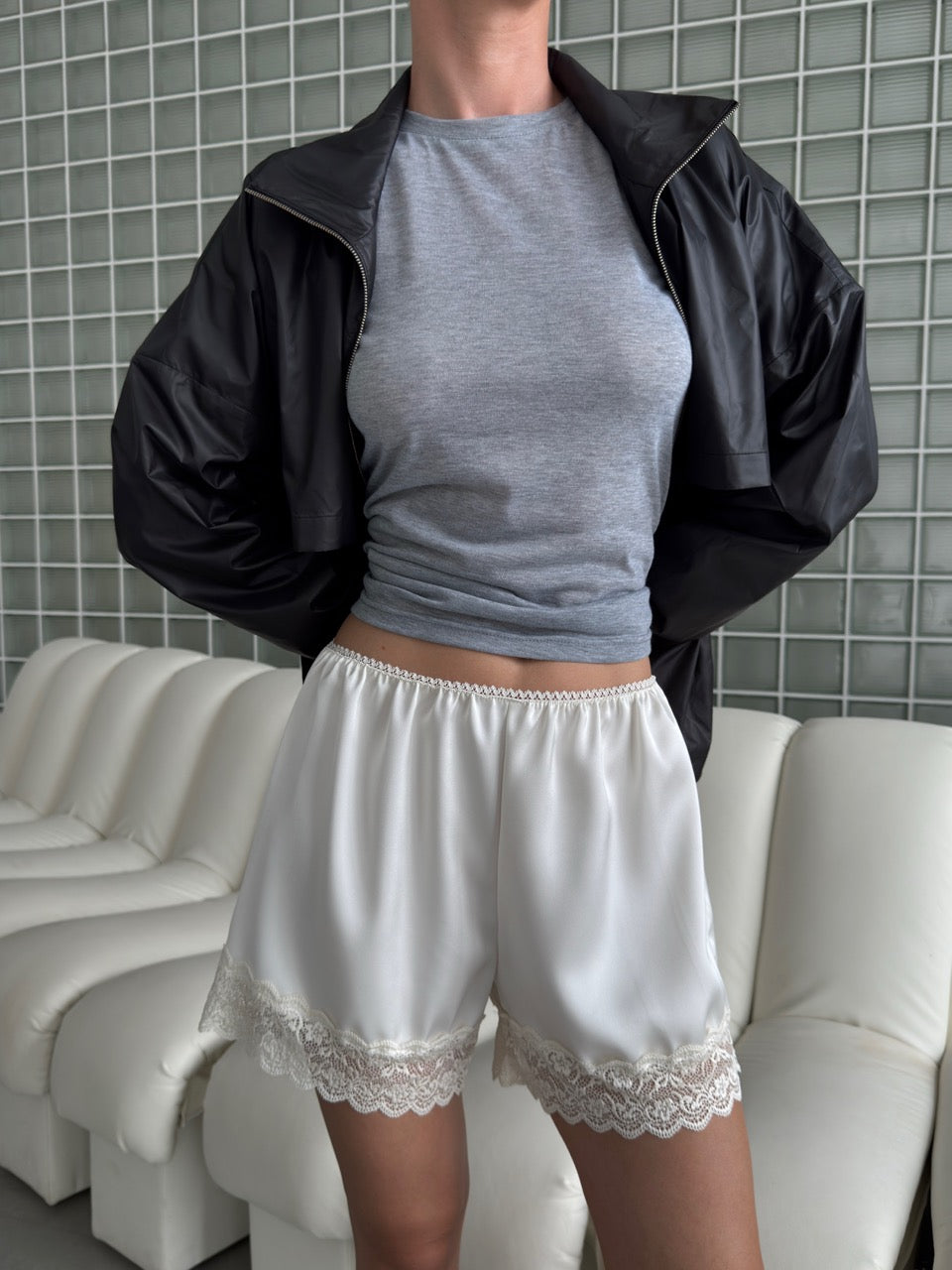 Сатинові шорти з мереживом