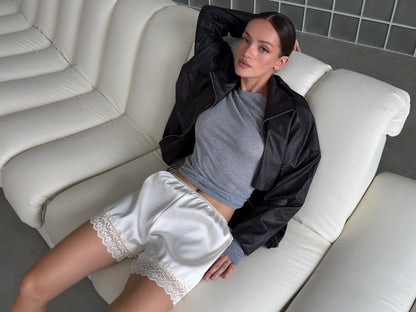 Сатинові шорти з мереживом