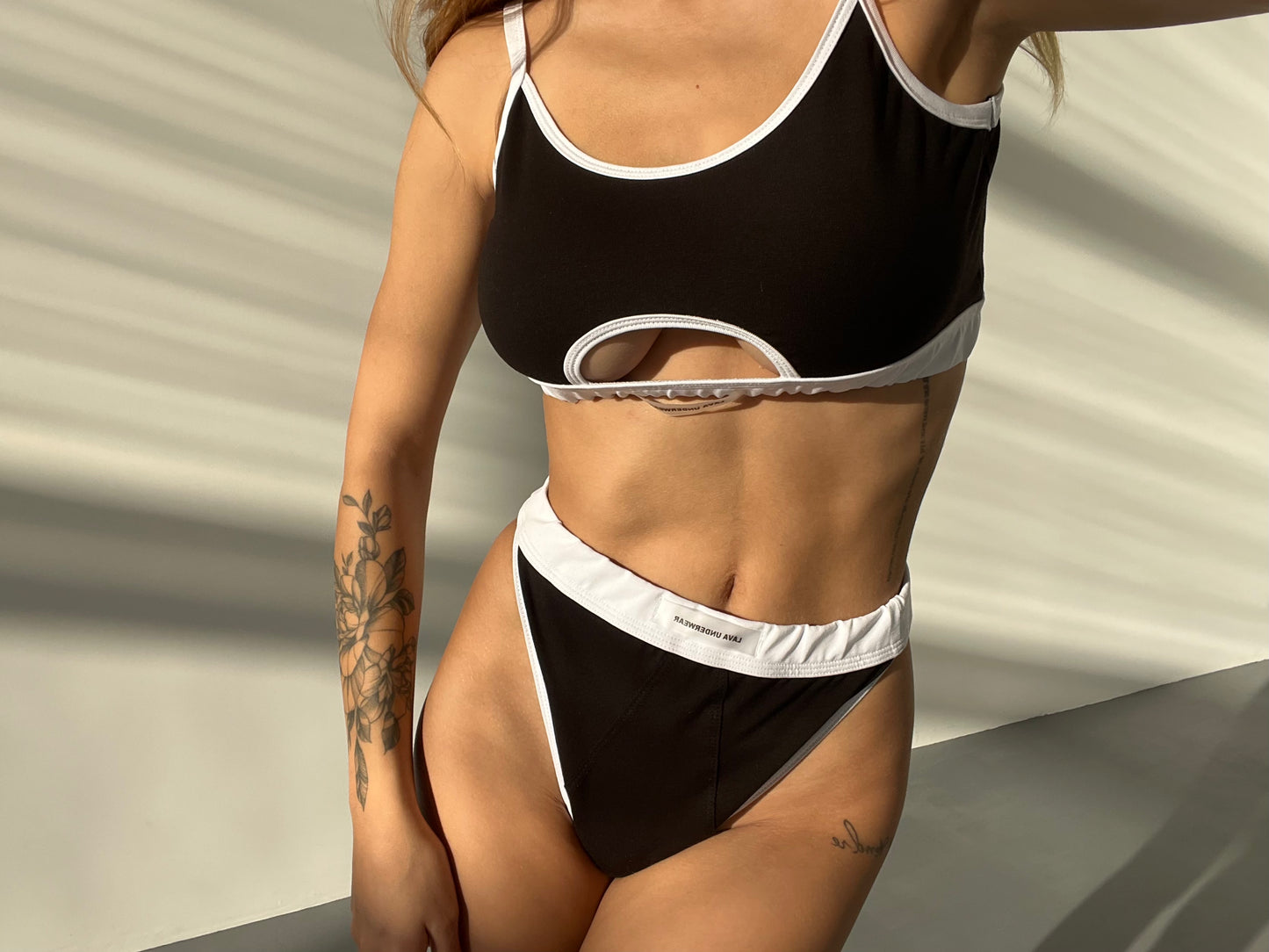 Комплект білизни з кантом та вирізом