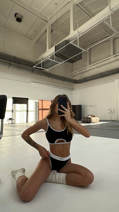 Комплект білизни з кантом та вирізом